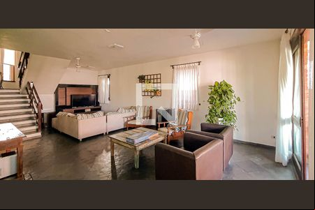 Sala de Estar de casa de condomínio para alugar com 6 quartos, 335m² em Jardim Três Marias, Guarujá