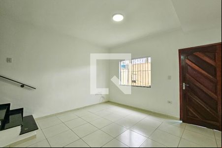 Sala de casa para alugar com 2 quartos, 75m² em Balneário Cidade Atlântica, Guarujá