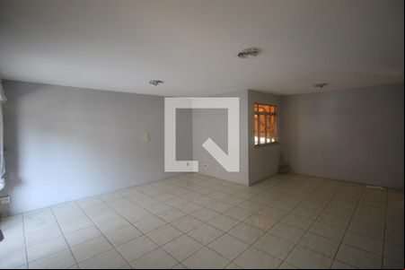 Sala de casa para alugar com 3 quartos, 130m² em Paraíso, São Gonçalo