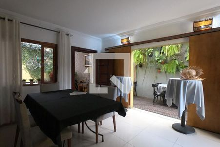 Sala de TV de casa à venda com 2 quartos, 200m² em Parque Santos Dumont, Taboão da Serra