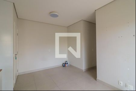Sala de apartamento à venda com 2 quartos, 75m² em Parque Industrial das Oliveiras, Taboão da Serra