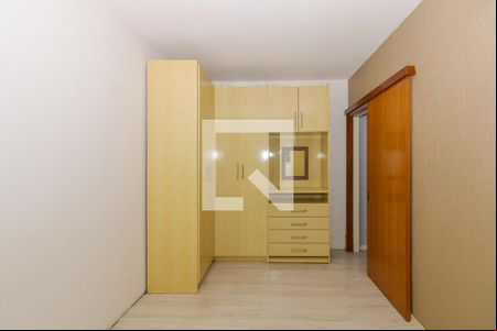 Quarto 1 de apartamento para alugar com 2 quartos, 55m² em Jardim Itu, Porto Alegre