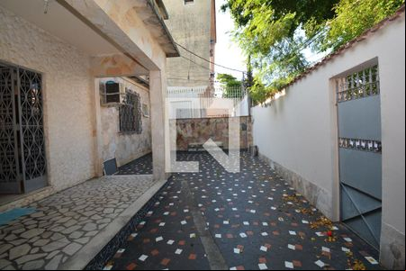 Garagem e Varanda de casa para alugar com 3 quartos, 150m² em Brás de Pina, Rio de Janeiro