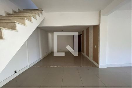 Sala de casa à venda com 3 quartos, 600m² em Curicica, Rio de Janeiro