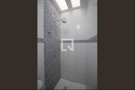 Banheiro de apartamento para alugar com 1 quarto, 28m² em Vila Jacuí, São Paulo