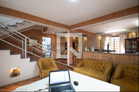 Sala de casa para alugar com 4 quartos, 200m² em Vila Osasco, Osasco