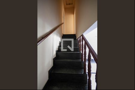 Escada de casa para alugar com 2 quartos, 62m² em Vila Cloris, Belo Horizonte
