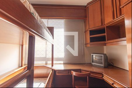 Quarto 2 de apartamento para alugar com 2 quartos, 55m² em Água Verde, Curitiba
