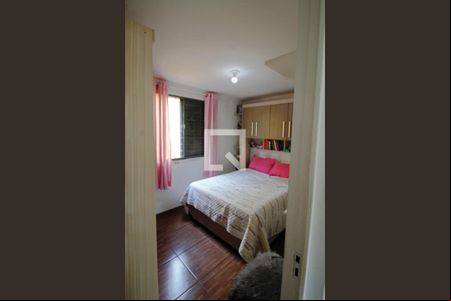 Quarto 1 de apartamento para alugar com 2 quartos, 53m² em Jardim Mirna, Taboão da Serra