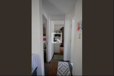Corredor Quartos de apartamento para alugar com 2 quartos, 53m² em Jardim Mirna, Taboão da Serra