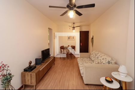 Sala de apartamento para alugar com 1 quarto, 84m² em Barra da Tijuca, Rio de Janeiro