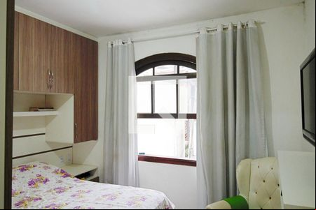 Quarto 1 de casa para alugar com 2 quartos, 65m² em Jardim Henriqueta, Taboão da Serra