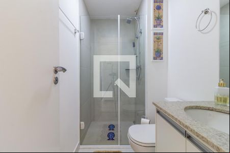 Banheiro de kitnet/studio para alugar com 1 quarto, 38m² em Indianópolis, São Paulo