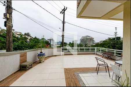 Sala de casa de condomínio para alugar com 5 quartos, 250m² em Charitas, Niterói