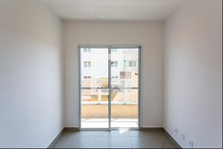 Sala de apartamento para alugar com 2 quartos, 60m² em Santa Mônica, Uberlândia