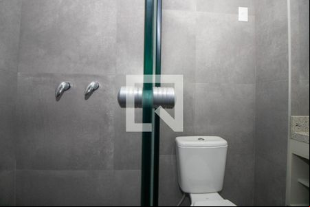 Banheiro de kitnet/studio para alugar com 1 quarto, 35m² em Petrópolis, Porto Alegre