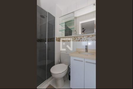 Quarto Suíte - Banheiro  de apartamento para alugar com 2 quartos, 51m² em São Sebastião, Porto Alegre