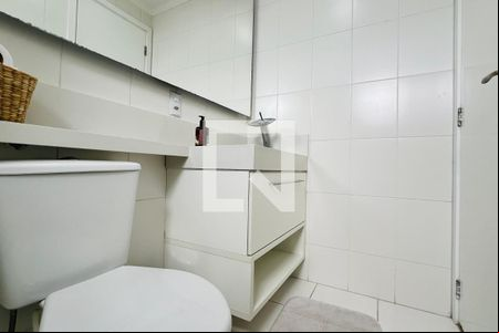 Banheiro da Suíte de apartamento para alugar com 3 quartos, 74m² em Vila Barros, Guarulhos