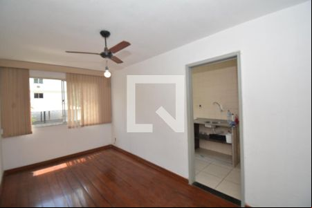 Sala de apartamento para alugar com 2 quartos, 53m² em Jardim Sulacap, Rio de Janeiro