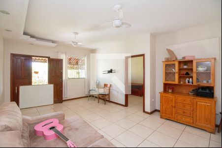 Sala de casa à venda com 3 quartos, 375m² em Brasiléia, Betim