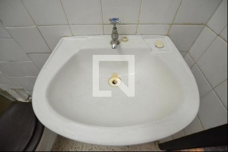 Banheiro de kitnet/studio para alugar com 1 quarto, 36m² em Centro Histórico, Porto Alegre