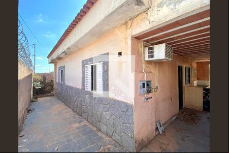 Casa à venda com 3 quartos, 360m² em Caiçaras, Belo Horizonte