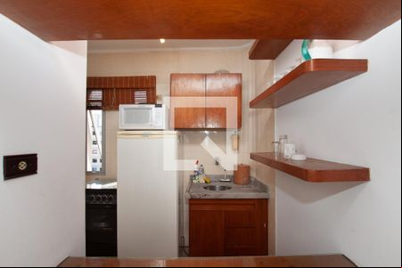 Cozinha de apartamento para alugar com 1 quarto, 39m² em Jardim Três Marias, Guarujá