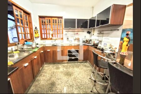Casa à venda com 5 quartos, 359m² em Garças, Belo Horizonte
