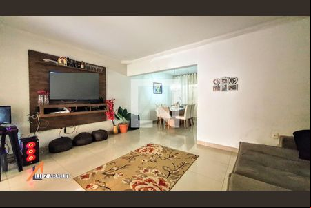Casa à venda com 3 quartos, 270m² em Industrial, Contagem