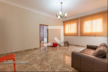 Casa à venda com 5 quartos, 353m² em Floresta, Belo Horizonte