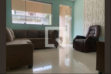 Casa à venda com 2 quartos, 100m² em Arvoredo, Contagem