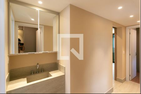 Corredor de apartamento para alugar com 3 quartos, 73m² em Lourdes, Belo Horizonte