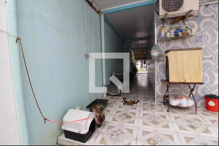 corredor fundos de casa à venda com 2 quartos, 56m² em Centro, Canoas