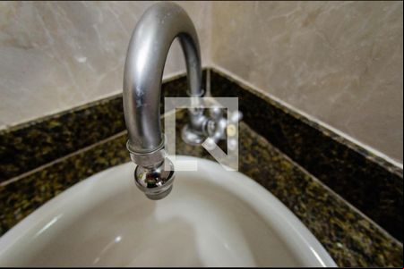 Lavabo de casa à venda com 5 quartos, 300m² em Caiçara-adelaide, Belo Horizonte