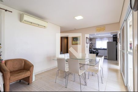Sala de casa de condomínio para alugar com 3 quartos, 210m² em Betel, Campinas