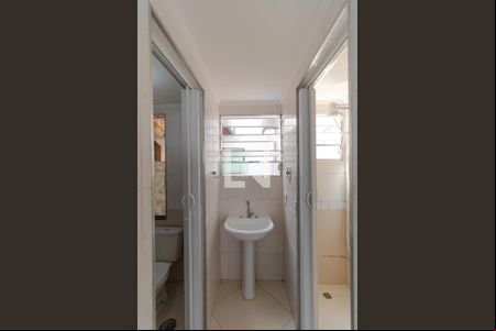Banheiro de kitnet/studio para alugar com 1 quarto, 22m² em Cidade Universitária, Campinas