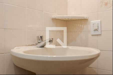 Banheiro de apartamento para alugar com 1 quarto, 45m² em Jardim do Salso, Porto Alegre