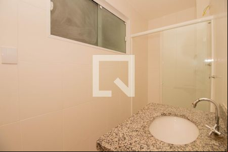 Banheiro de apartamento para alugar com 1 quarto, 55m² em São João, Porto Alegre