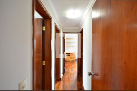 Corredor de apartamento para alugar com 3 quartos, 105m² em Chácara Inglesa, São Paulo