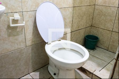 Banheiro de kitnet/studio para alugar com 1 quarto, 40m² em Guaratiba, Rio de Janeiro