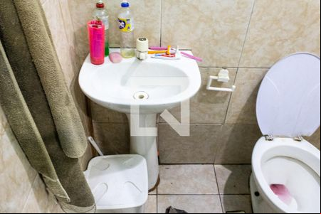 Banheiro de kitnet/studio para alugar com 1 quarto, 40m² em Guaratiba, Rio de Janeiro