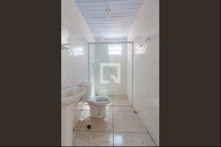 Banheiro de kitnet/studio para alugar com 1 quarto, 30m² em Serraria, São José