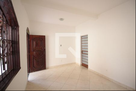 Sala de casa para alugar com 3 quartos, 360m² em São João Batista (venda Nova), Belo Horizonte