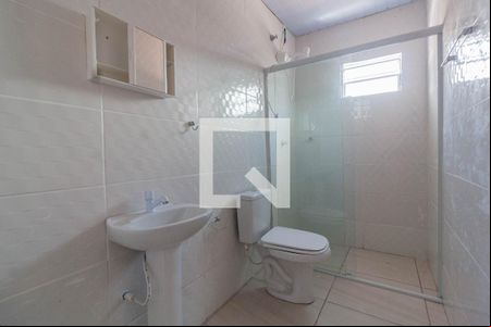 Banheiro de kitnet/studio para alugar com 1 quarto, 30m² em Serraria, São José
