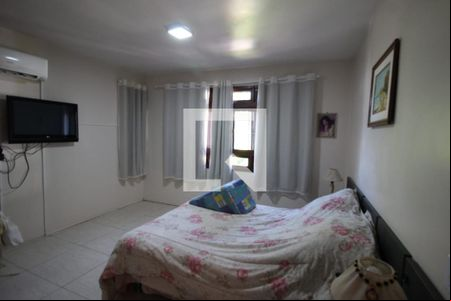Suíte de casa à venda com 3 quartos, 206m² em São Sebastião, Porto Alegre