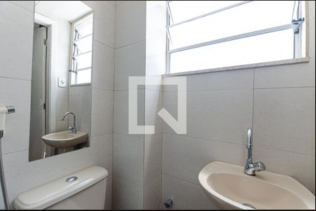 Banheiro de kitnet/studio para alugar com 1 quarto, 20m² em Centro, Niterói