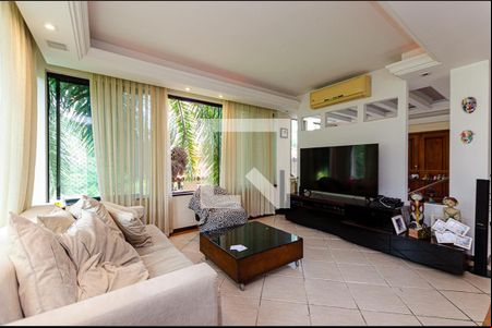 Sala de casa de condomínio para alugar com 5 quartos, 470m² em Itaipu, Niterói