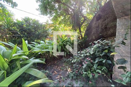 Jardim de casa de condomínio para alugar com 3 quartos, 304m² em Charitas, Niterói