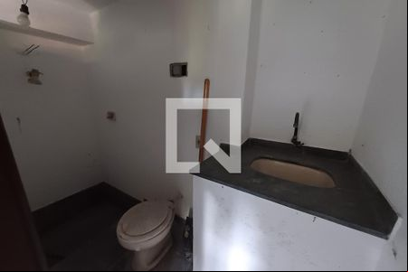 Banheiro da Área externa de casa de condomínio para alugar com 3 quartos, 304m² em Charitas, Niterói