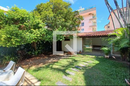 Área externa de casa para alugar com 6 quartos, 450m² em São Francisco, Niterói